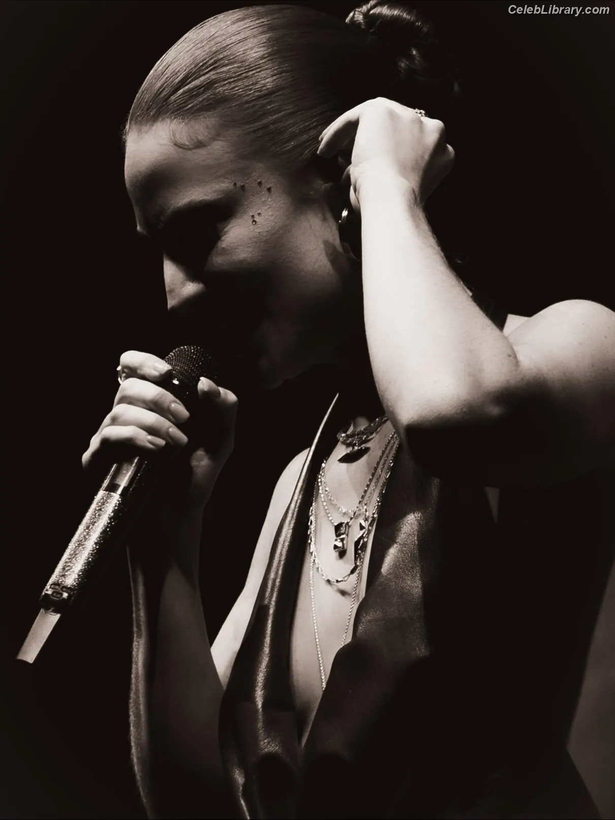Jess Glynne photo 16 of 20