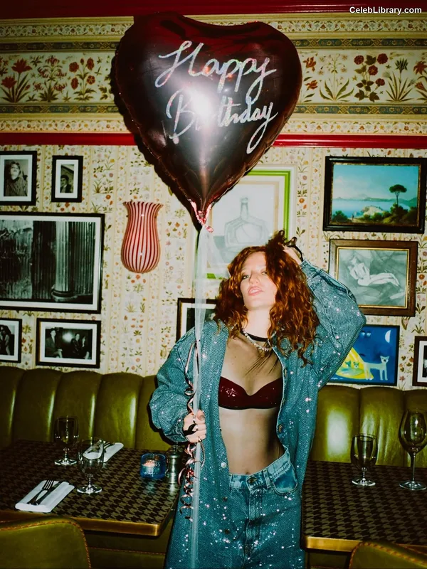 Jess Glynne photo 3 of 21