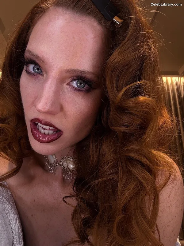 Jess Glynne photo 6 of 21
