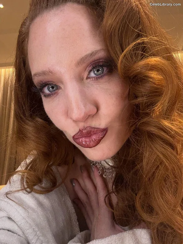 Jess Glynne photo 7 of 21