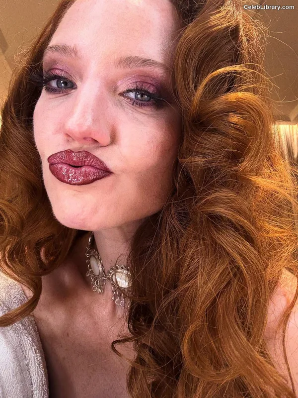 Jess Glynne photo 8 of 21