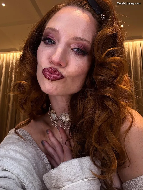 Jess Glynne photo 9 of 21