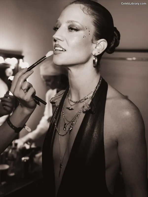 Jess Glynne photo 13 of 21