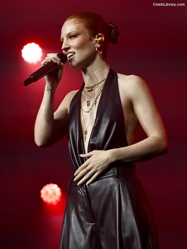 Jess Glynne photo 15 of 21