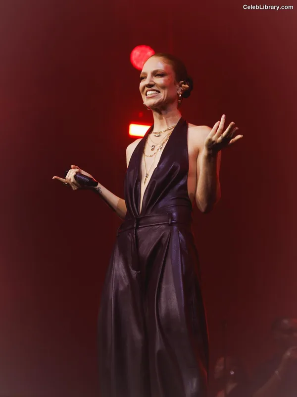 Jess Glynne photo 20 of 21