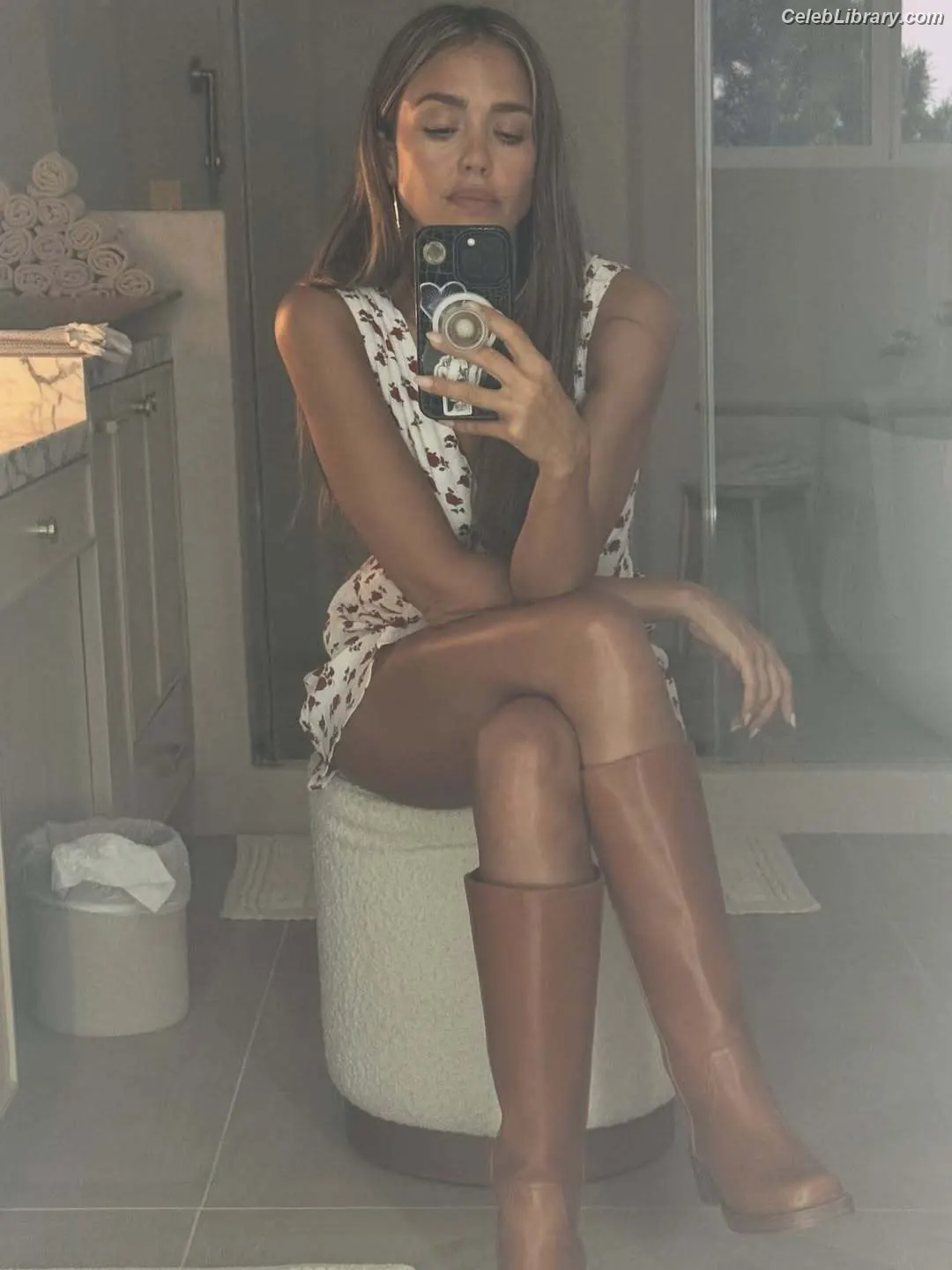 Jessica Alba photo 23 of 1747