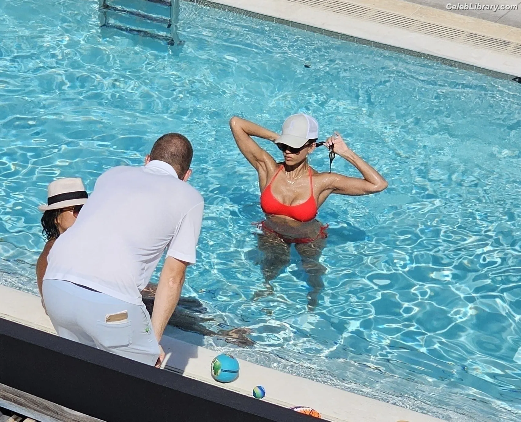 Jessica Alba photo 8 of 1747