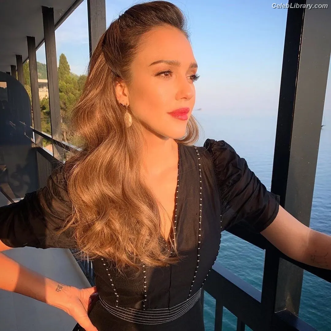 Jessica Alba photo 18 of 1747