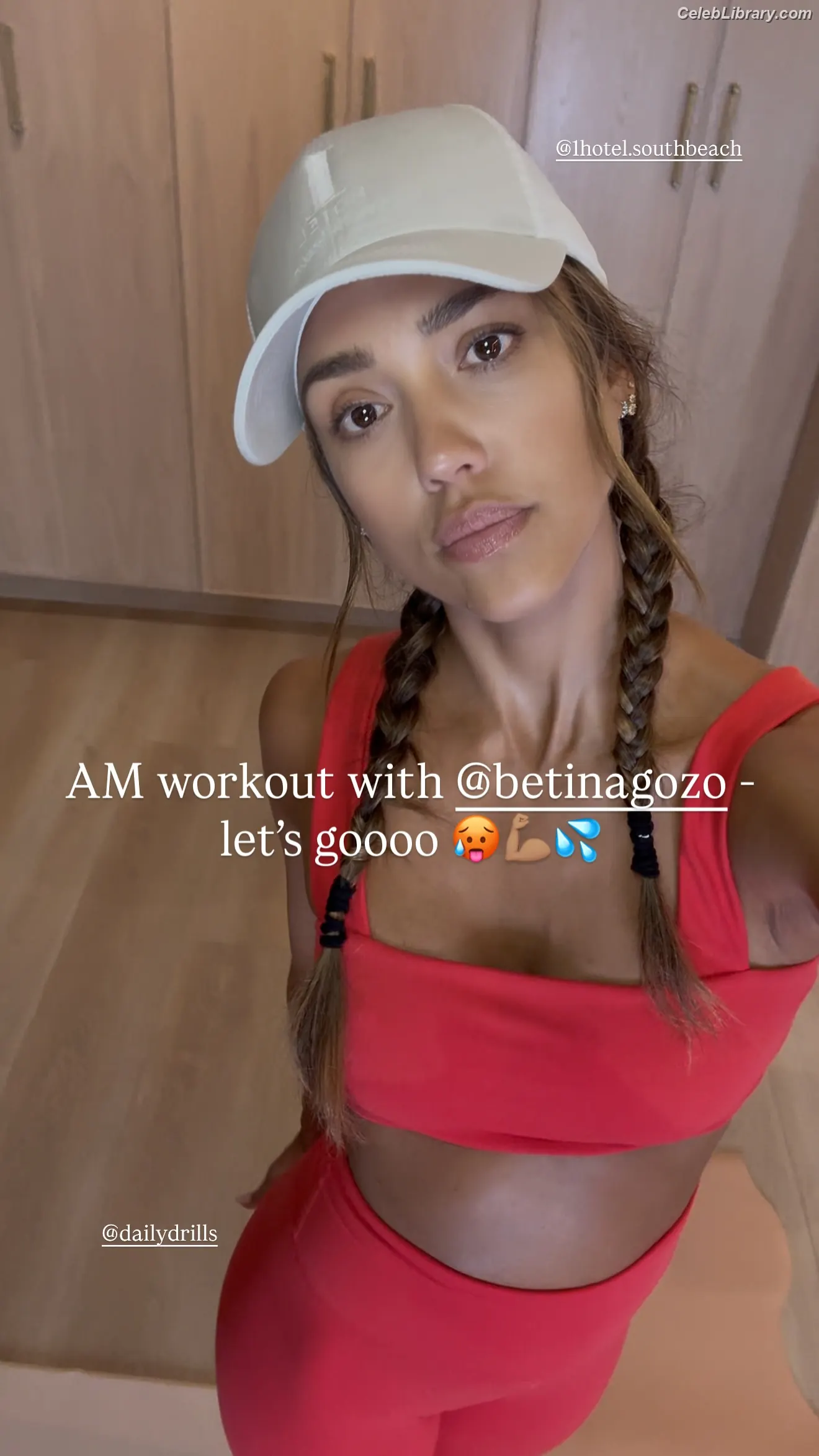 Jessica Alba photo 5 of 1747
