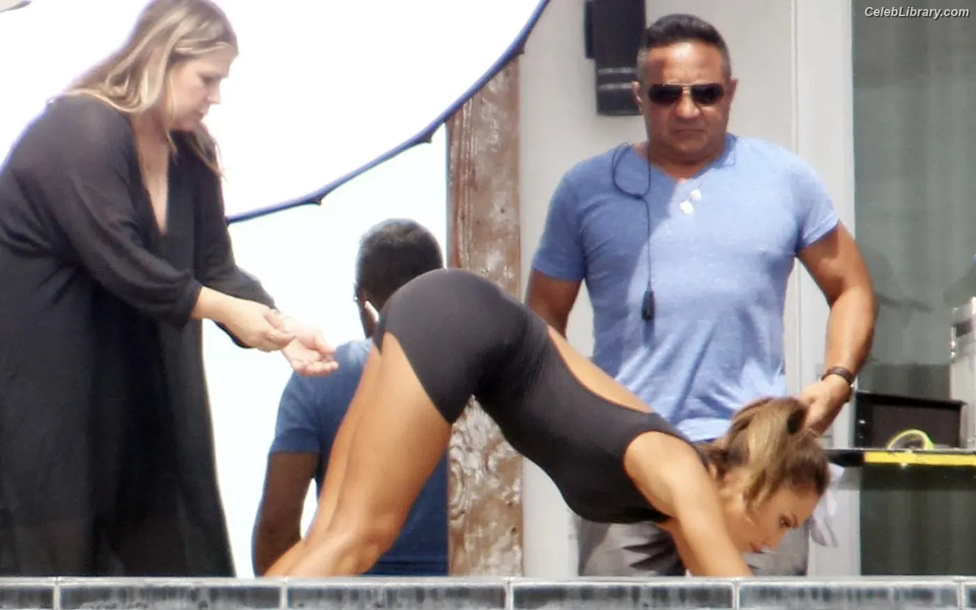 Jessica Alba photo 18 of 1747