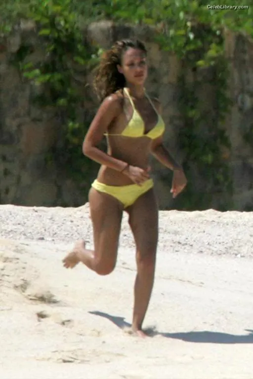 Jessica Alba photo 11 of 1747