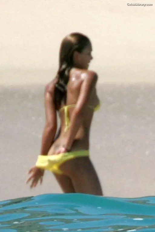Jessica Alba photo 22 of 1747