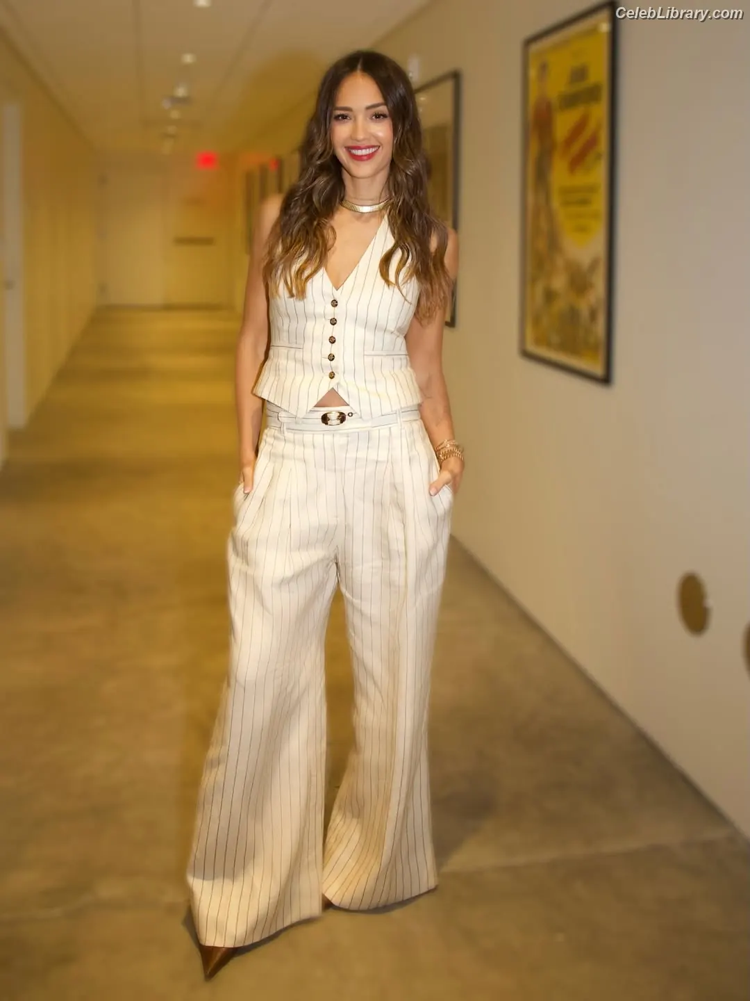 Jessica Alba photo 4 of 1747