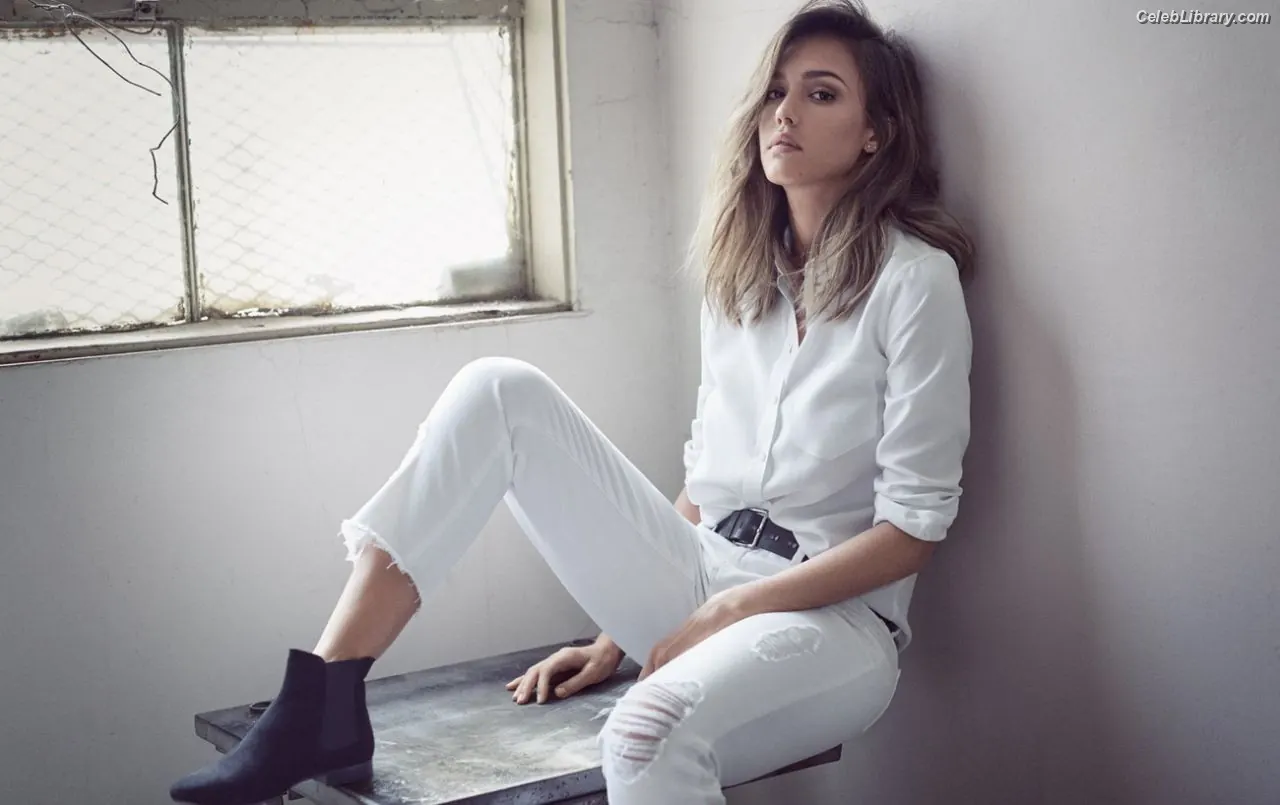 Jessica Alba photo 24 of 1747