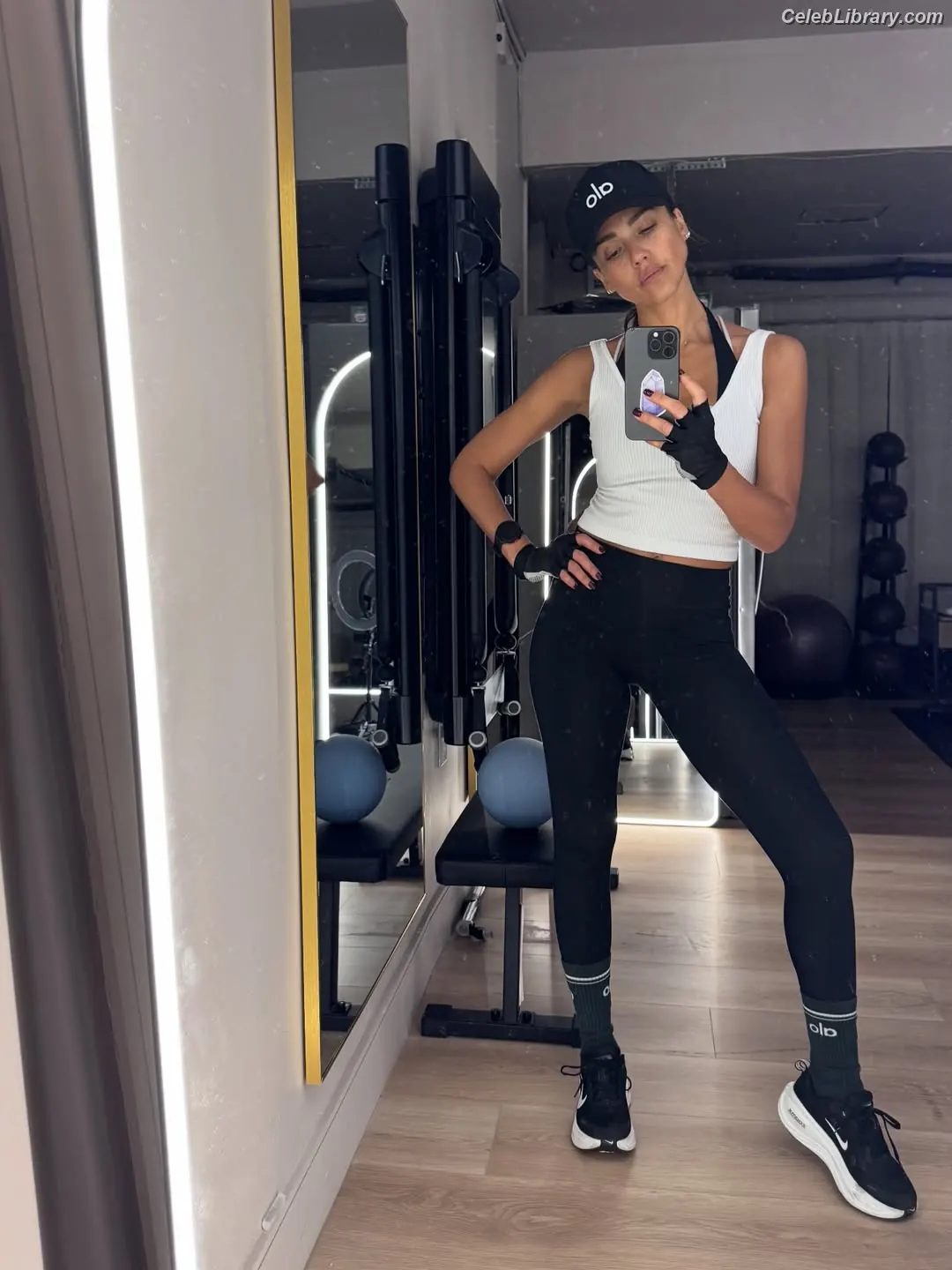 Jessica Alba photo 11 of 1747