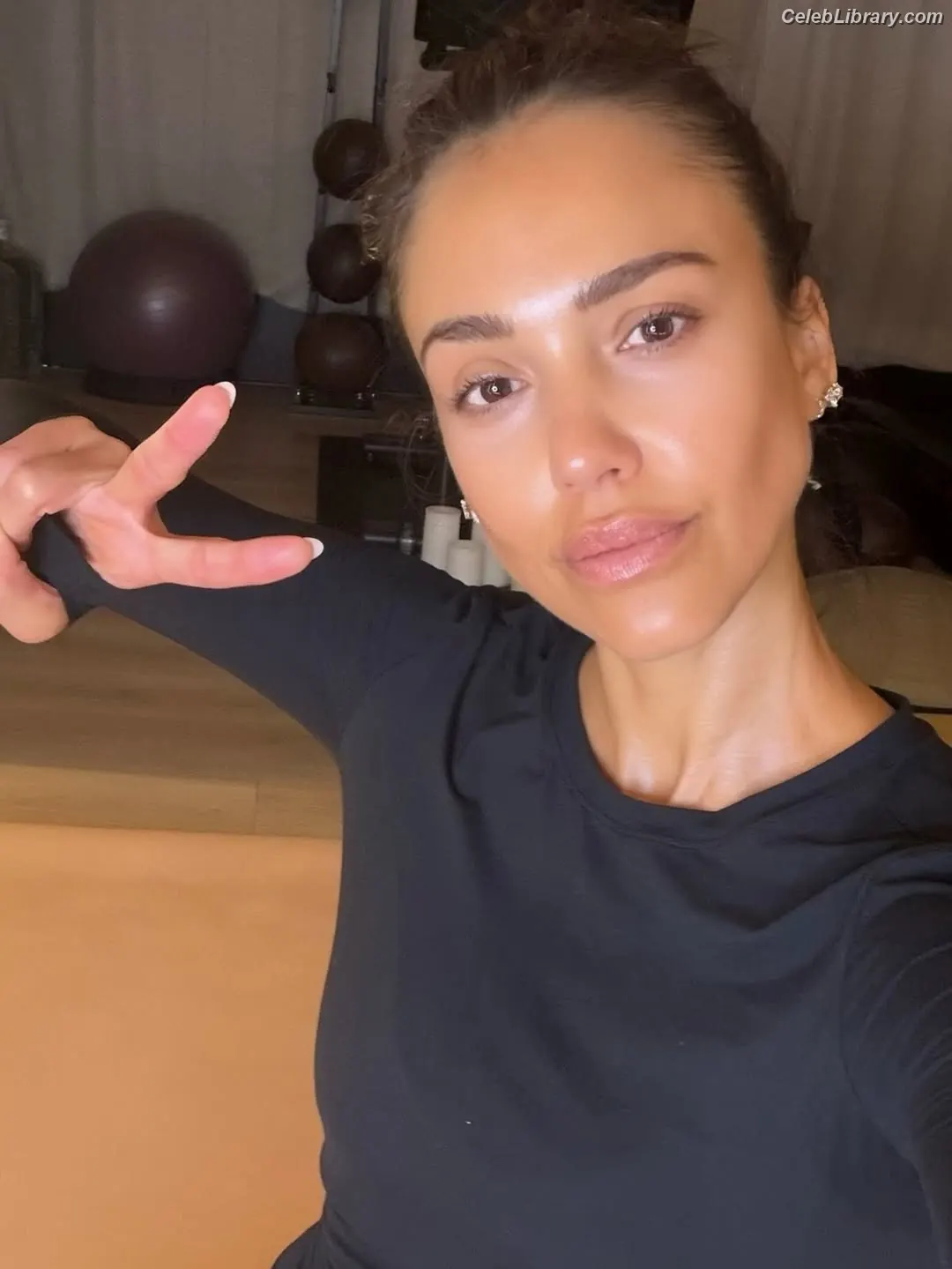 Jessica Alba photo 23 of 1747