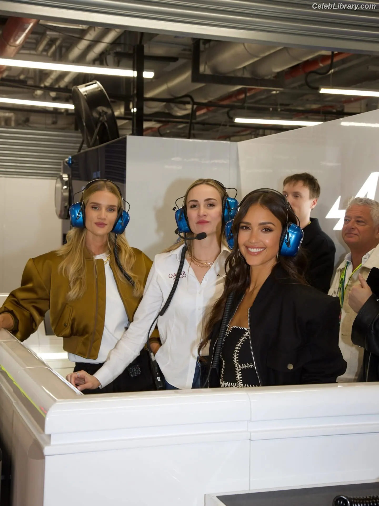Jessica Alba photo 9 of 1747