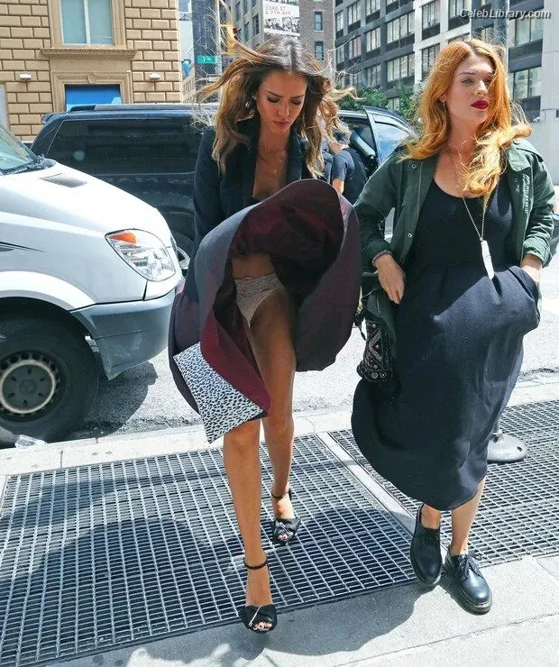 Jessica Alba photo 18 of 1747