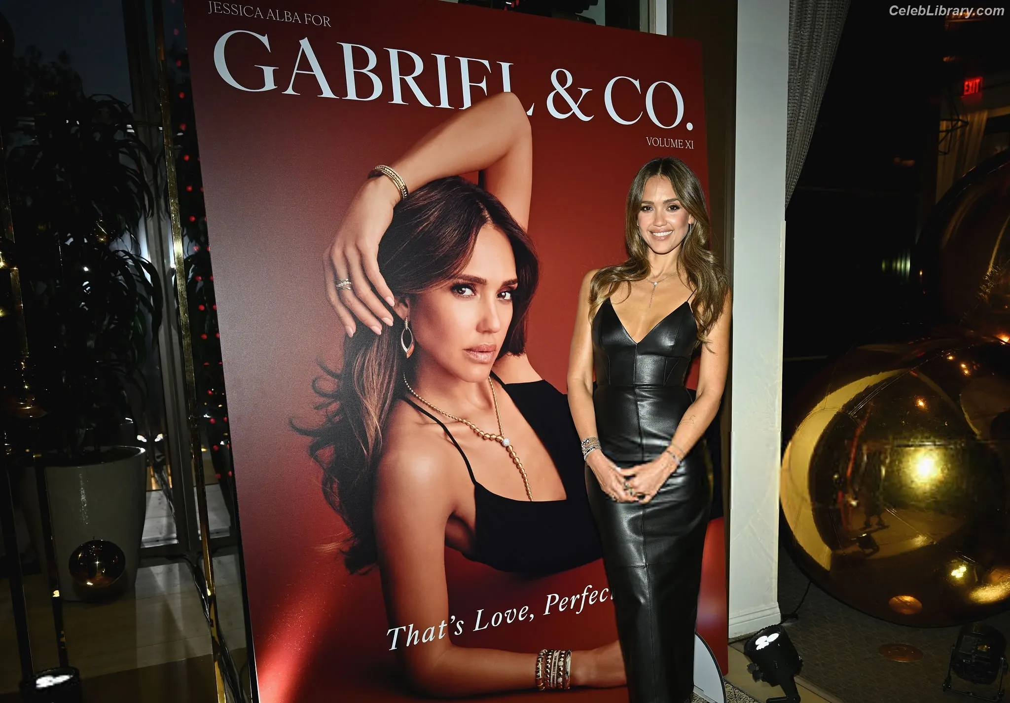 Jessica Alba photo 2 of 1747