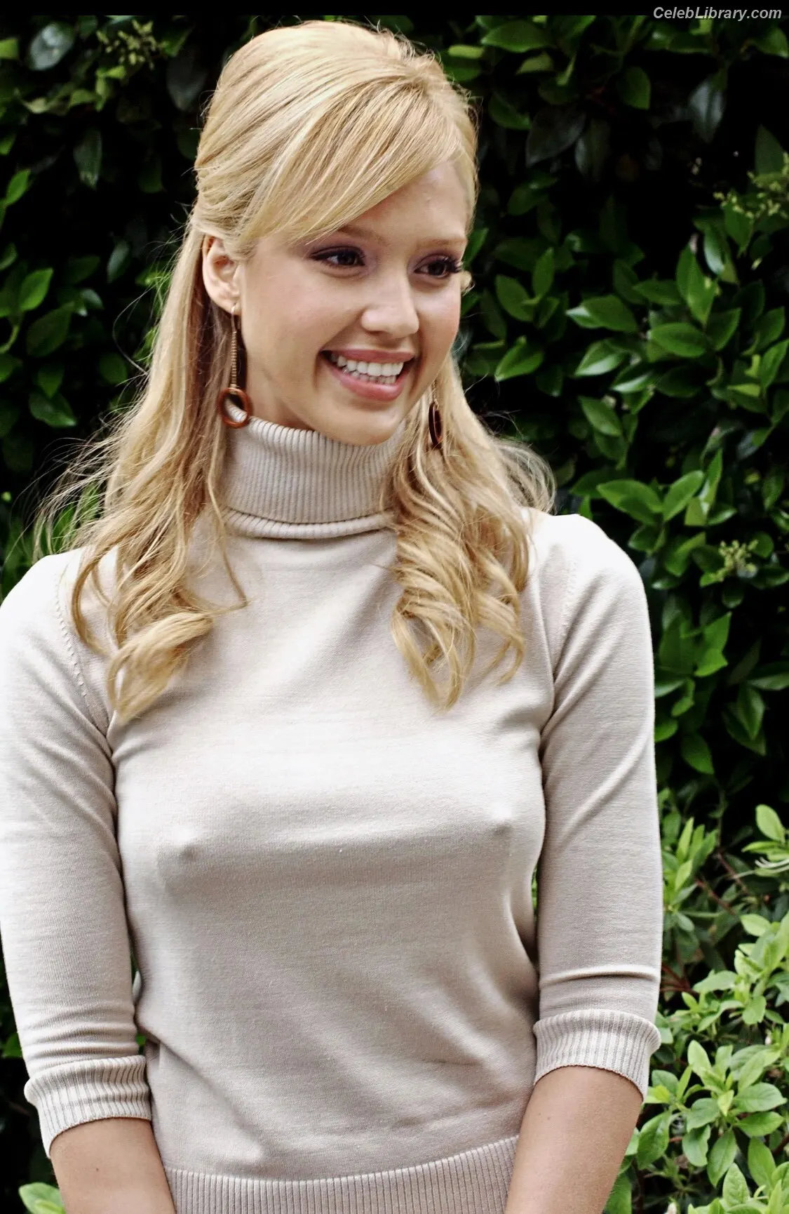 Jessica Alba photo 21 of 1747