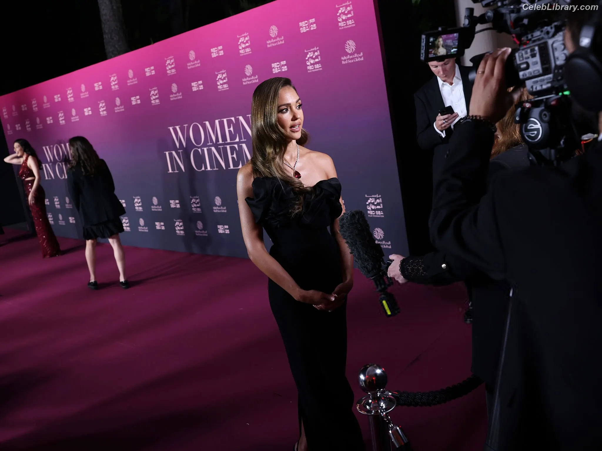 Jessica Alba photo 21 of 1747