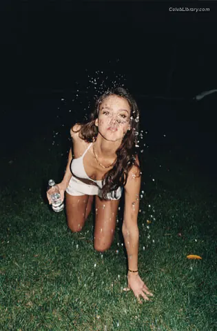 Jessica Alba photo 10 of 1747