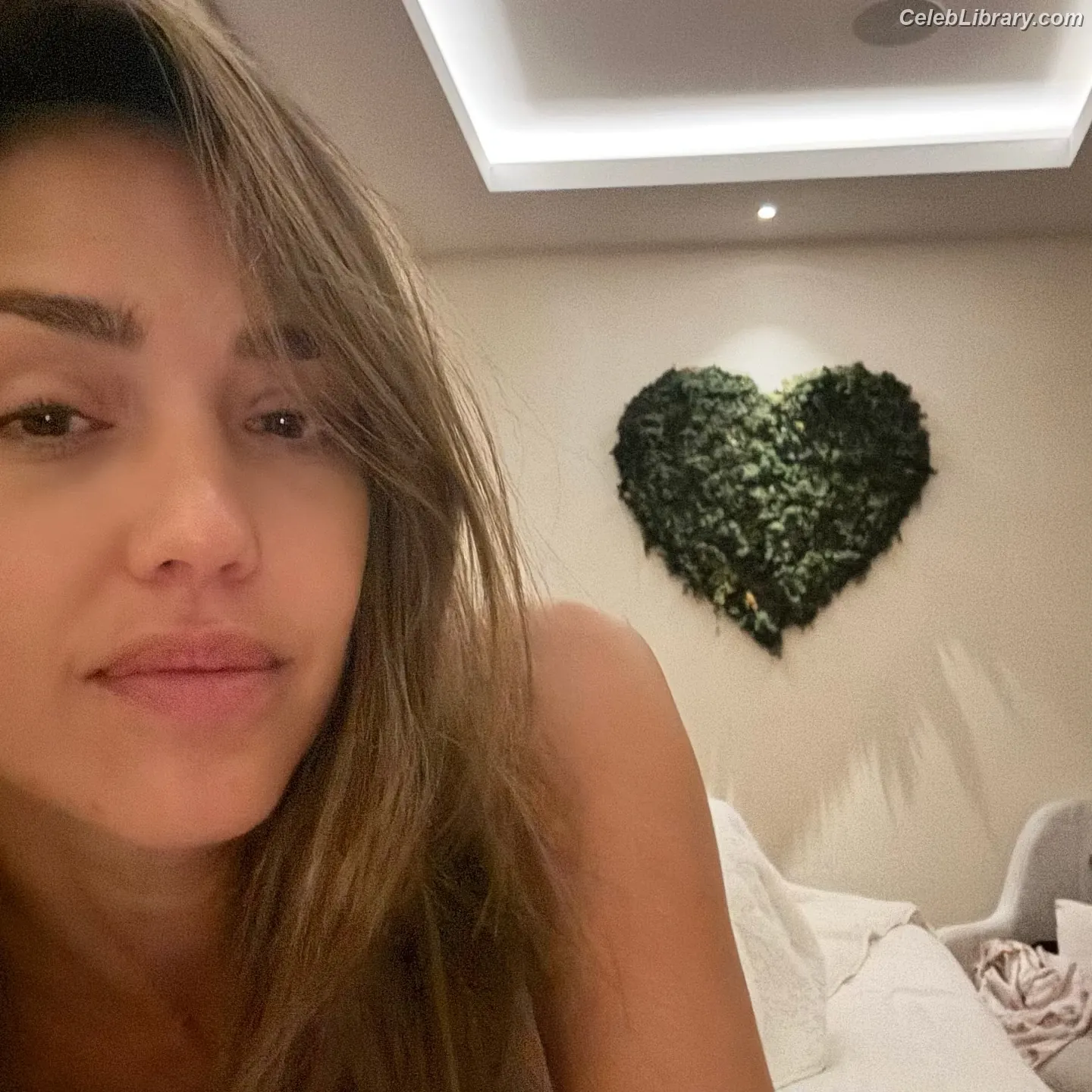 Jessica Alba photo 16 of 1747