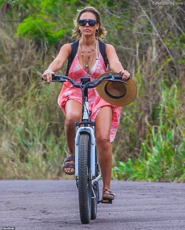 Jessica Alba photo 20 of 1748