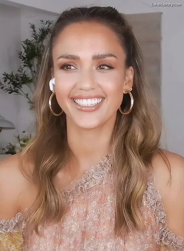 Jessica Alba photo 20 of 1748