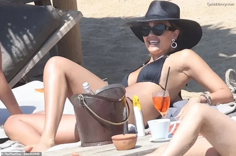 Jessica Alba photo 22 of 1748