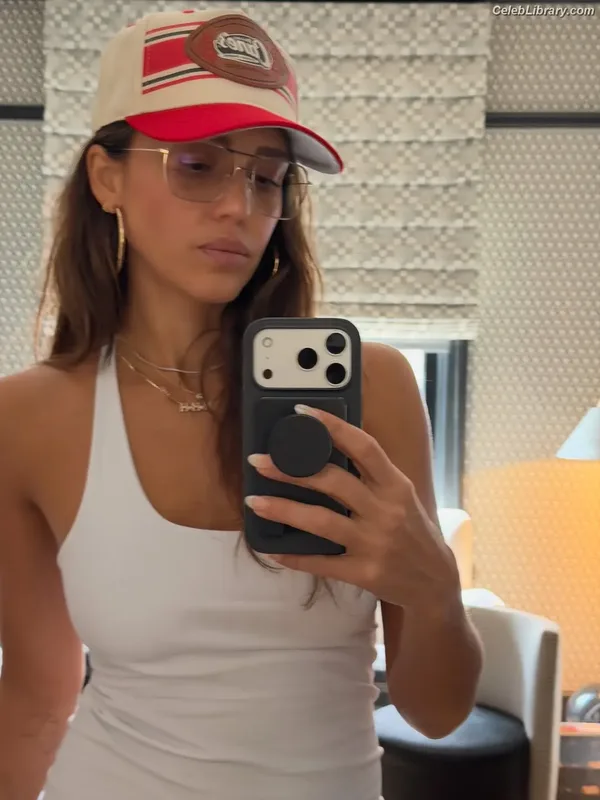 Jessica Alba photo 13 of 1748