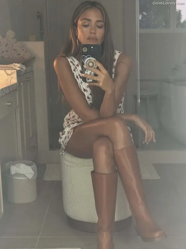 Jessica Alba photo 23 of 1748