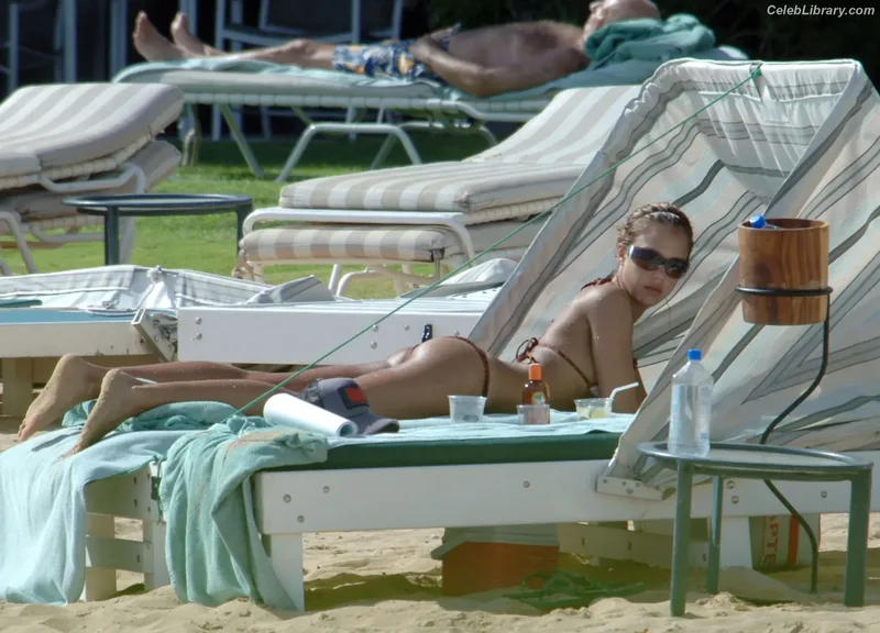Jessica Alba photo 8 of 1748