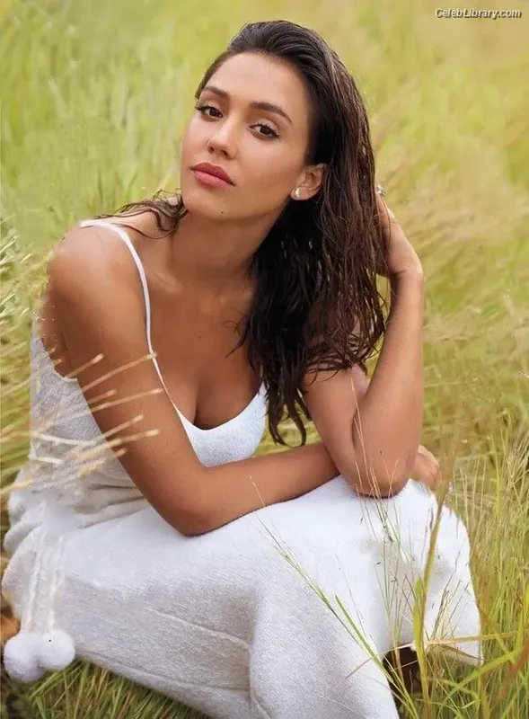 Jessica Alba photo 17 of 1748