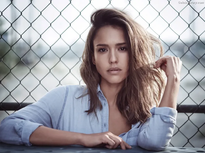 Jessica Alba photo 1 of 1748