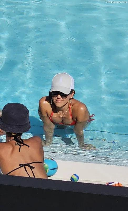 Jessica Alba photo 16 of 1748