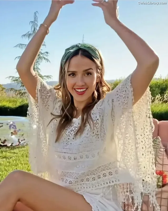 Jessica Alba photo 19 of 1748