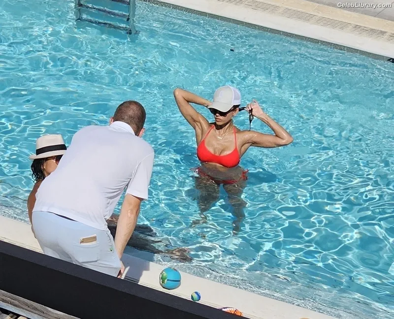 Jessica Alba photo 8 of 1748