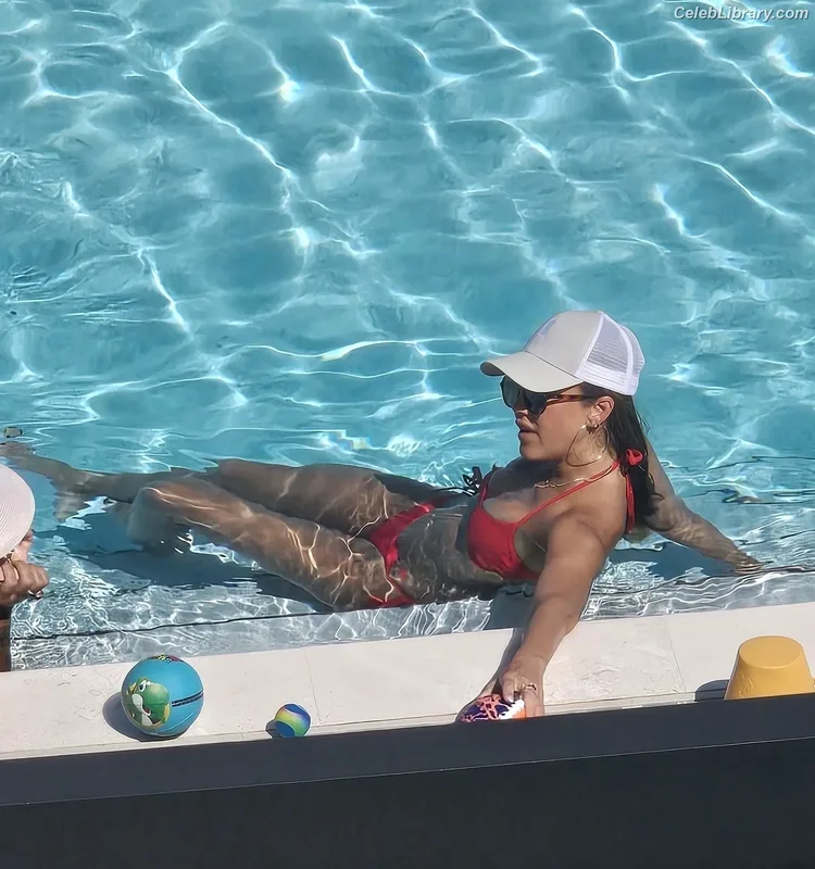 Jessica Alba photo 9 of 1748