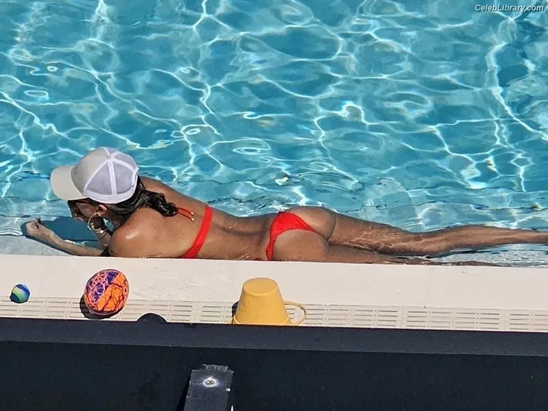 Jessica Alba photo 12 of 1748
