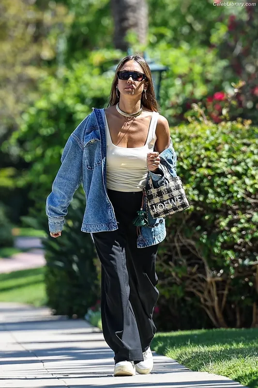 Jessica Alba photo 6 of 1748