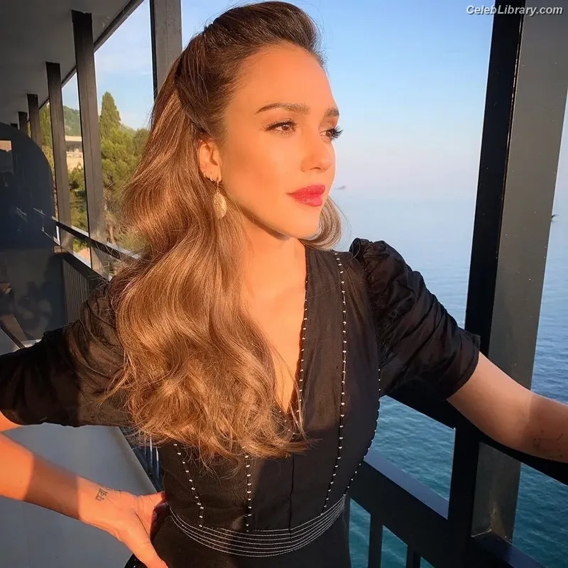 Jessica Alba photo 18 of 1748