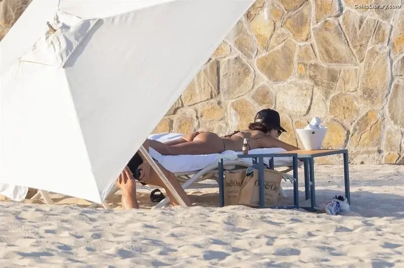 Jessica Alba photo 23 of 1748