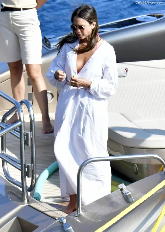 Jessica Alba photo 5 of 1748