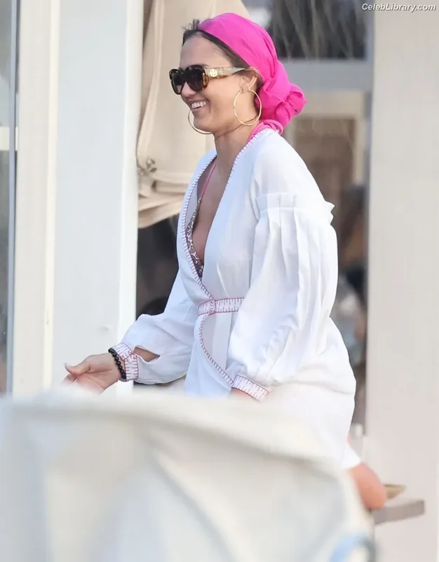 Jessica Alba photo 16 of 1748