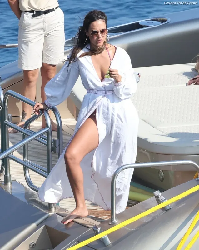 Jessica Alba photo 21 of 1748