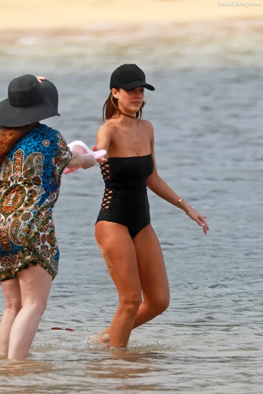Jessica Alba photo 11 of 1748