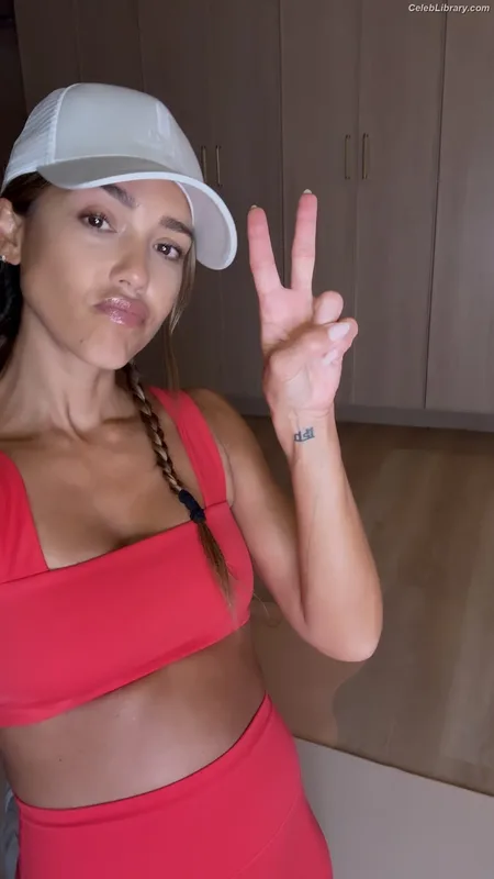 Jessica Alba photo 24 of 1748