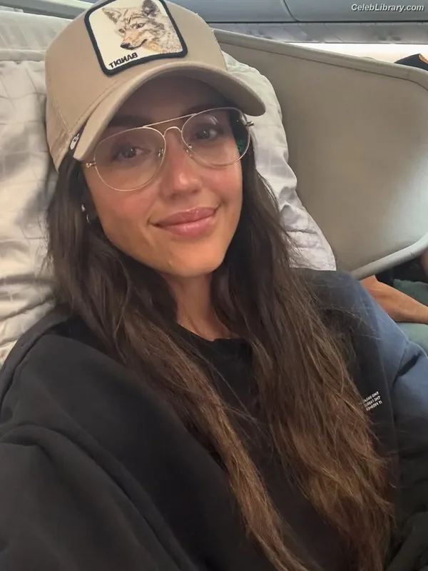 Jessica Alba photo 18 of 1748