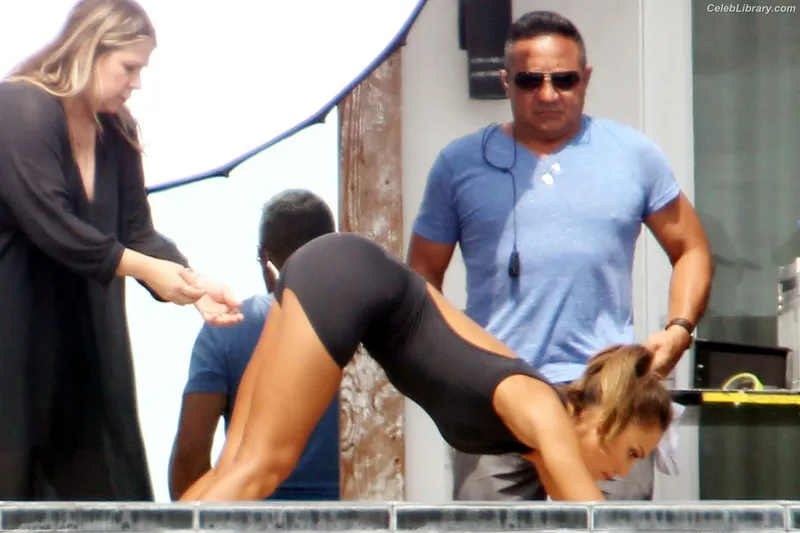 Jessica Alba photo 6 of 1748